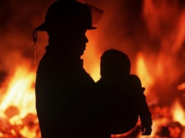 На Волині з вогню врятували маму з немовлям: деталі інциденту