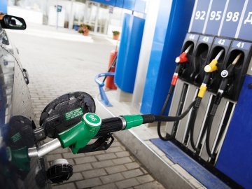 Заправки змінили ціни: скільки коштує бензин і дизпальне в Україні