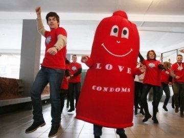 В Києві відзначили День презерватива. ВІДЕО
