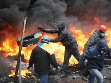 Протистояння на Грушевського: центр Києва у попелі і вогні. ФОТО