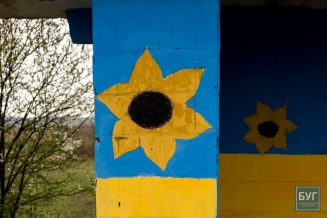 Соняшники й козаки: фото найоригінальніших зупинок на Волині
