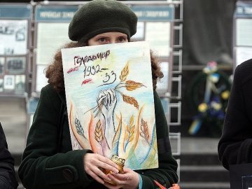 У Луцьку вшанували річницю Голодомору за допомогою картин. ФОТО