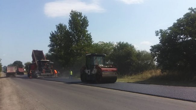 На Волині через ремонт дороги частково обмежили рух транспорту. ФОТО