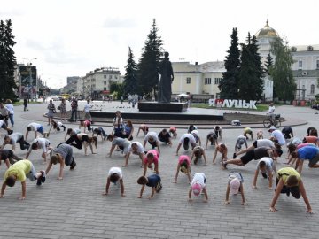 Мешканців Луцька запрошують на ранкову гімнастику 