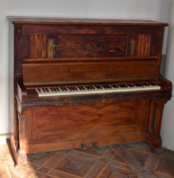 У волинський музей передали піаніно, якому більше сотні років. ФОТО