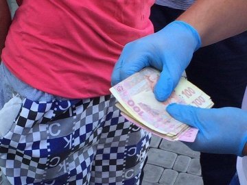 В Києві на хабарі упіймали патрульного