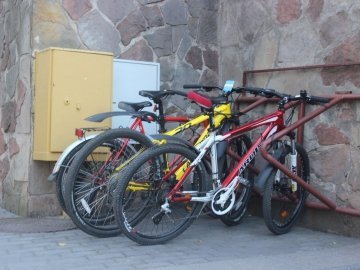 Луцьких чиновників привчали їздити на велосипеді. ФОТО