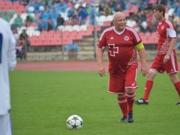 У Луцьку Віталій Кварцяний вийшов на футбольне поле в амплуа футболіста.ФОТО