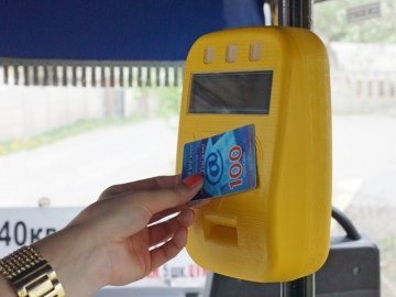 У Луцьку придумали, як можна оплачувати проїзд у громадському транспорті через смартфон. ФОТО
