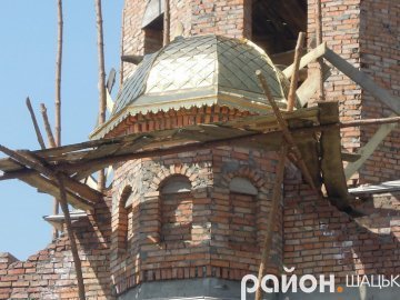 На шацькому соборі обшивають куполи «золотом»