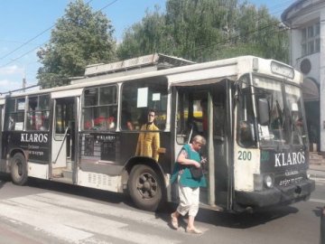 Тролейбусний скандал у Луцьку: «рогатий» поламався, кондуктор відмовлялася повертати гроші