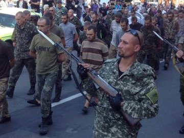 Волинські матері впізнали дітей на «параді зла» в Донецьку. ВІДЕО