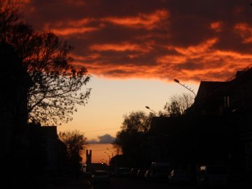 Вогняне небо: захопливий захід сонця у Нововолинську. ФОТО