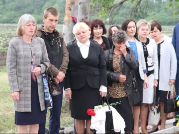 Зі сльозами на очах: на Донеччині волиняни вшанували пам'ять загиблих бійців. ФОТО 