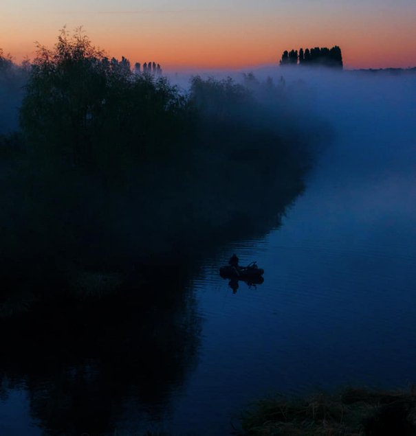 Чарівний туманний світанок у Луцьку. ФОТО