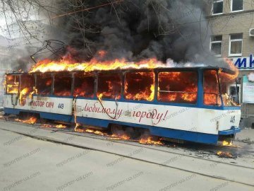У Запоріжжі загорівся трамвай із пасажирами