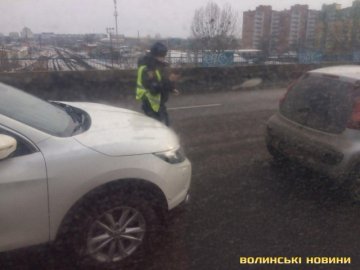 У Луцьку – аварія на мосту: зіткнулося три авто. ФОТО