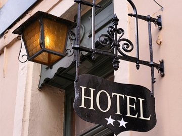 Зеленський підписав закон, який дозволяє ФОП займатися готельним бізнесом
