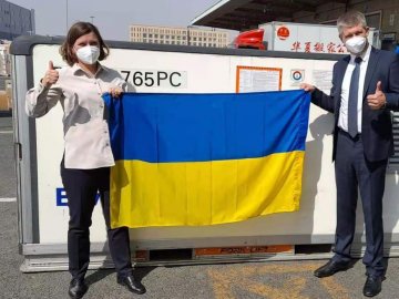 В Україну з Китаю відправили першу партію вакцини «CoronaVac»