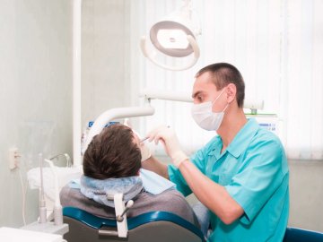 Яких правил етикету потрібно дотримуватися у стоматологічному кабінеті?*