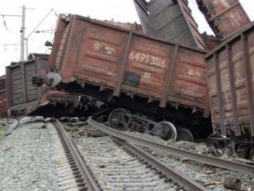 На Запоріжжі підірвали залізничний міст: з рейок зійшло 10 вагонів