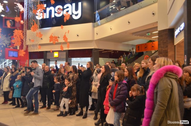 «Чорна п’ятниця» в ТРЦ «ПортCity». ФОТОРЕПОРТАЖ