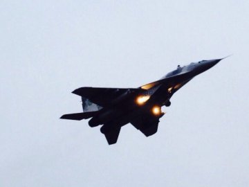 Повітряні перехоплення та бомбометання: у Луцьк прибула чергова «партія» винищувачів