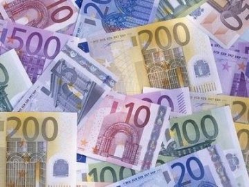 На кордоні знайшли приховану валюту на 100 тисяч гривень