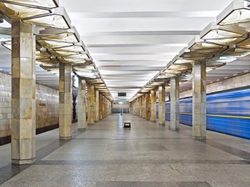 У Києві в метро під потягом загинула жінка