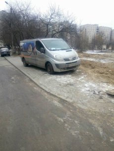 Герої сьогодення: муніципали показали, як у Луцьку паркуються автохами. ФОТО