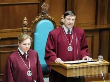 Суддю Конституційного суду України Василя Бринцева відсторонили