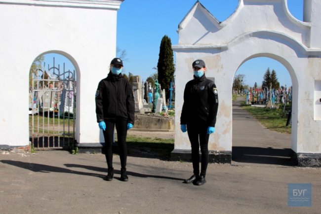 У Володимирі-Волинському поліція патрулює кладовище