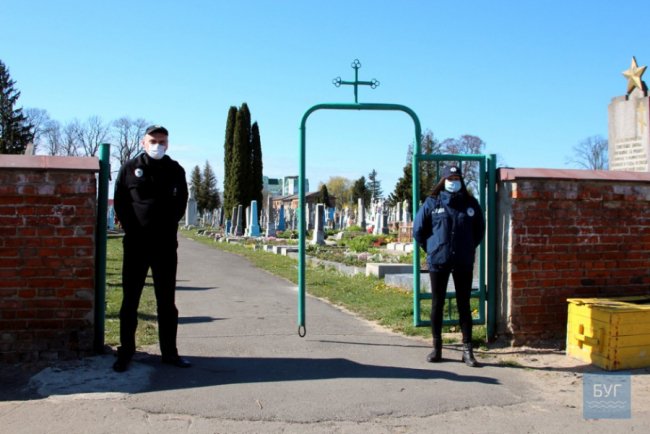 У Володимирі-Волинському поліція патрулює кладовище