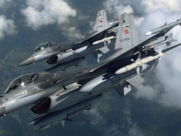 Шість турецьких винищувачів F-16 увійшли в повітряний простір Греції