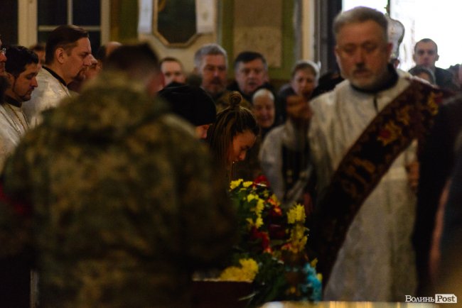 «Його покликання – воїн»: Луцьк попрощався із загиблим на Сході Миколою Сорочуком. ФОТОРЕПОРТАЖ