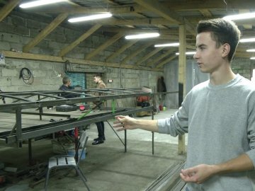 Отримав мікрогрант у 18 років: на Рівненщині студент відкрив власний цех з виготовлення виробів з металу. ВІДЕО