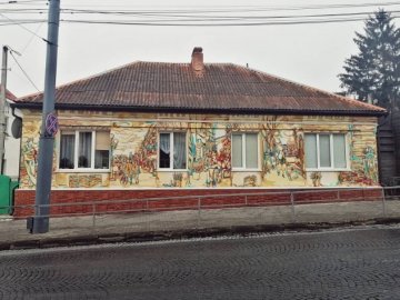 У Луцьку на Богдана Хмельницького креативно розмалювали старий будинок. ФОТО