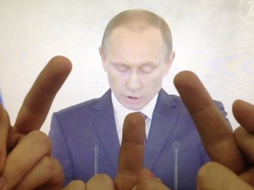 Інтернет глузує та обурюється з виступу Путіна