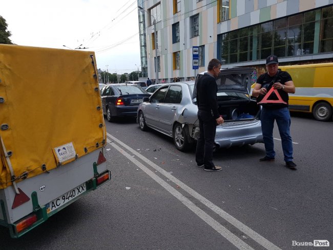 У Луцьку – аварія за участю трьох авто. ФОТО