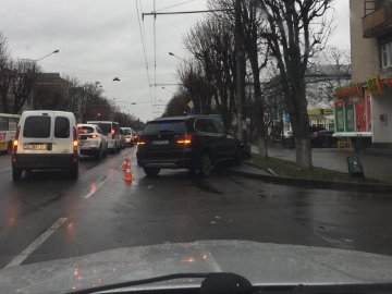 У Луцьку через аварію на Перемоги – ускладнений рух. ФОТО