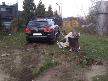 У Львові п'яний поліцейський за кермом авто влетів у дитячий майданчик