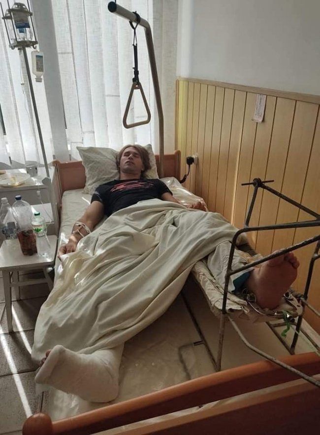 Їхав з Волині у Київ до дівчини: постраждалому мотоциклісту збирають кошти на 3 операції