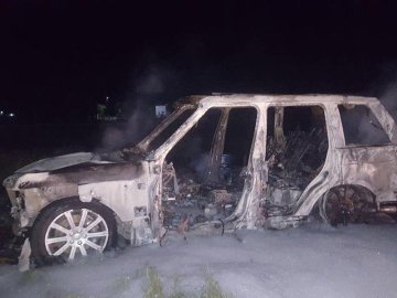 На Херсонщині банда злочинців пограбувала ювелірну крамницю та спалила авто