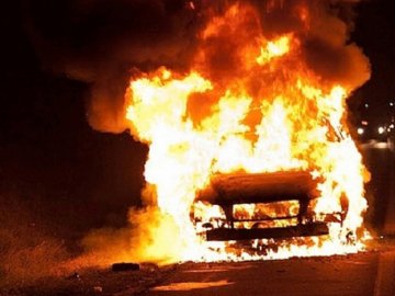 У Ковелі згоріли Mercedes та Opel