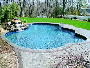 Власний басейн біля дому: переваги*