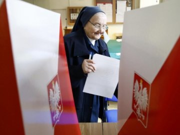 Вибори в Польщі: невелика перевага представника опозиції та другий тур 