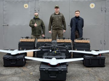 Українським захисникам передали дрони, які можуть залетіти у глибокий тил ворога