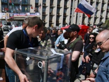 У Донецьку голосували «живі, мертві і ненароджені». ФОТО