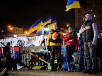 Останні мирні хвилини перед розгоном студентів на Євромайдані. ФОТО