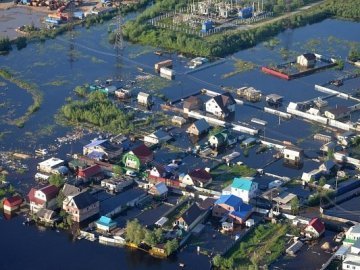 У Росії місто Нафтоюганськ затопило нафтою. ФОТО
